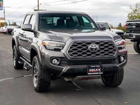 Used 2020 Toyota Tacoma TRD Off-Road image 2