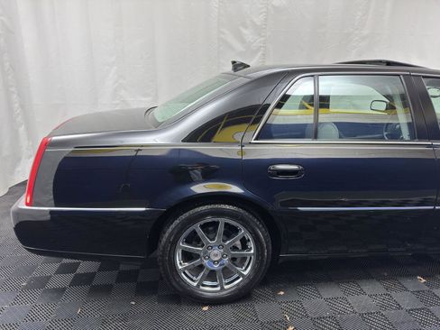 Used 2011 Cadillac DTS Premium image 13