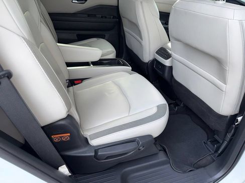 Used 2023 Nissan Pathfinder SL w/ SL Premium Package FWD image 25
