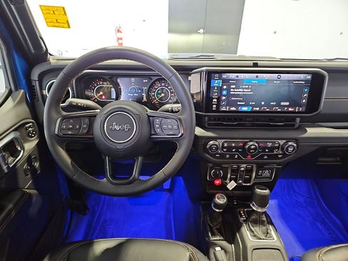 Used 2024 Jeep Gladiator Sport AWD/4WD image 14