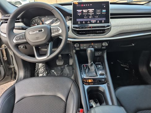 Used 2024 Jeep Compass Latitude AWD/4WD image 18