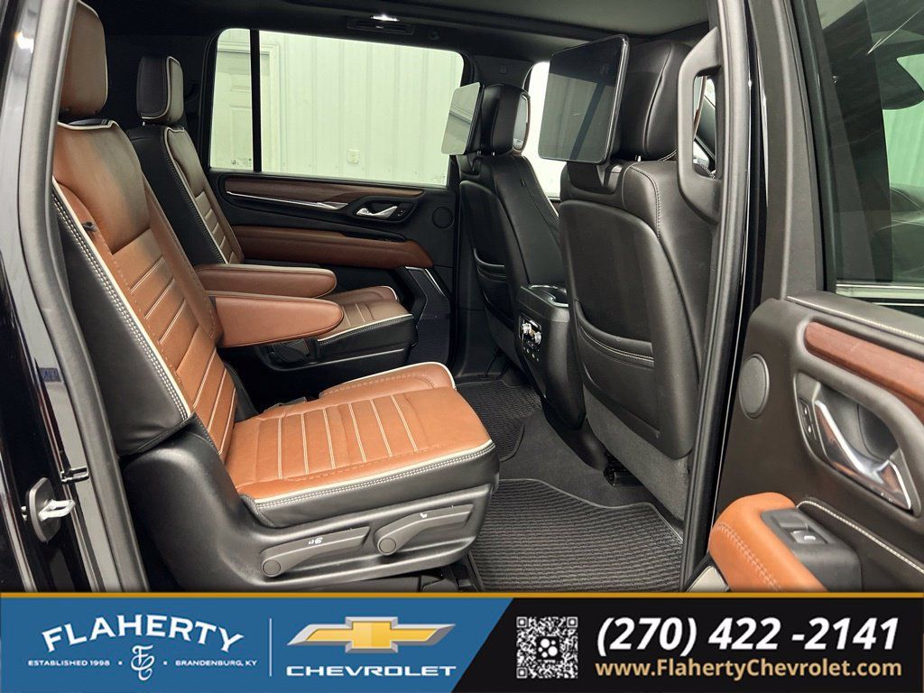 Used 2023 GMC Yukon XL Denali Ultimate AWD/4WD image 13