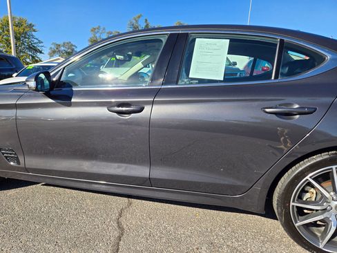 Used 2023 Genesis G70 2.0T image 3