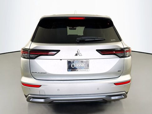 Used 2025 Mitsubishi Outlander SE image 6