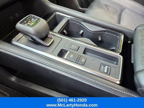Used 2025 Nissan Pathfinder SL FWD image 27