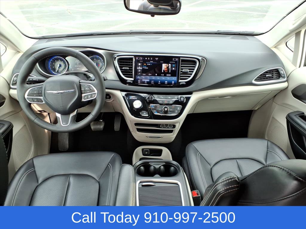 Used 2024 Chrysler Pacifica Touring-L FWD image 28