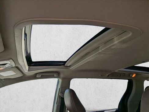 Used 2015 Toyota Sienna Limited image 16