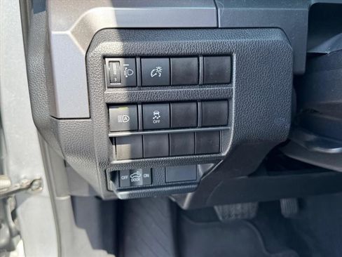 Certified 2025 Toyota Tacoma SR5 AWD/4WD image 19