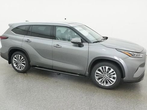 New 2026 Toyota Highlander Platinum image 12