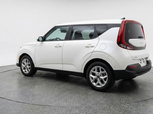 Used 2025 Kia Soul LX w/ LX Technology Package FWD image 6