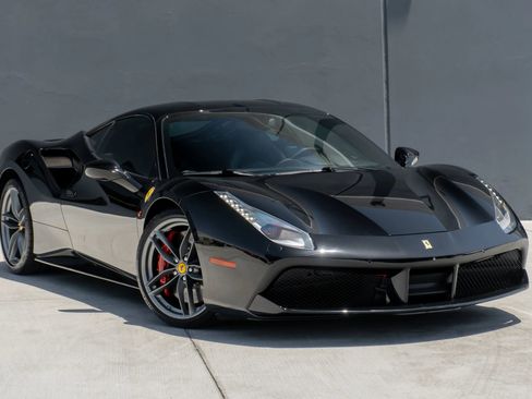 Used 2018 Ferrari 488 GTB RWD image 5