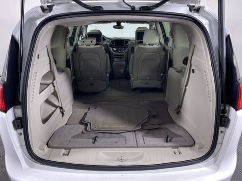 Used 2017 Chrysler Pacifica Touring-L Plus image 14