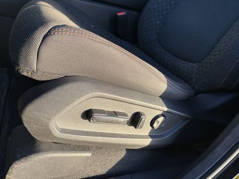 Used 2025 Honda Pilot Sport image 13