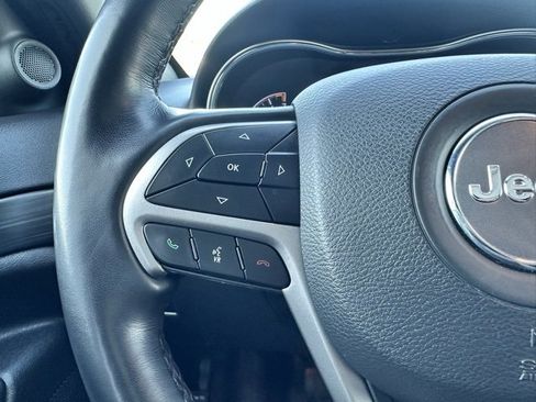 Used 2022 Jeep Grand Cherokee Laredo X image 15