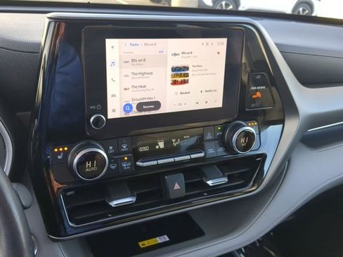 Certified 2023 Toyota Highlander XLE image 12