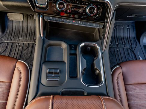 Used 2025 GMC Sierra 2500 Denali Ultimate image 28