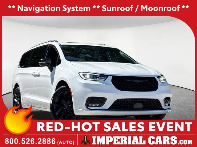 Used 2025 Chrysler Pacifica Limited w/ Trailer Tow Group AWD/4WD image 1
