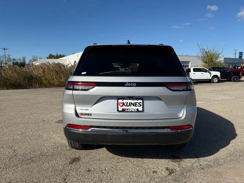 Used 2024 Jeep Grand Cherokee Limited 4xe image 11