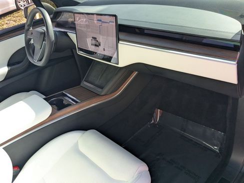 Used 2023 Tesla Model X image 17