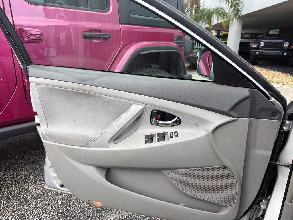 Used 2011 Toyota Camry LE FWD image 6