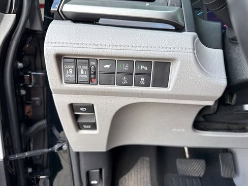 Used 2018 Honda Odyssey Elite image 29