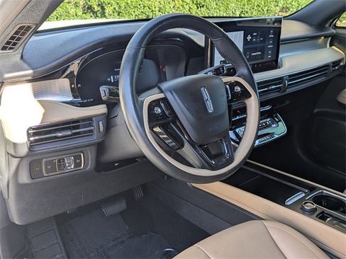 Used 2023 Lincoln Corsair Reserve w/ Equipment Group 201A image 11