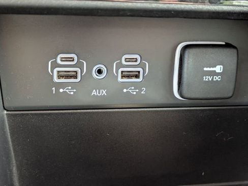 Used 2023 Jeep Grand Cherokee Limited image 25