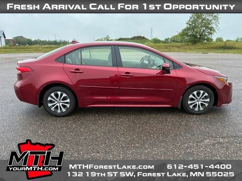Used 2022 Toyota Corolla LE FWD image 1