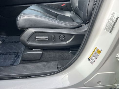 Used 2023 Honda Pilot Touring image 14