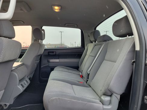 Used 2013 Toyota Tundra 4x4 CrewMax image 9