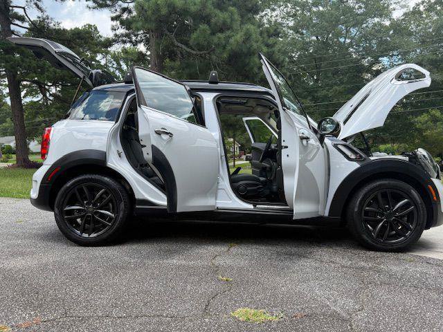 Used 2013 MINI Cooper Countryman S FWD image 2