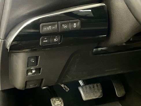 Used 2021 Toyota Prius Prime Limited w/ Carpet Mat Package (TMS) image 10