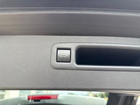 Used 2025 Toyota Highlander XLE AWD/4WD image 5