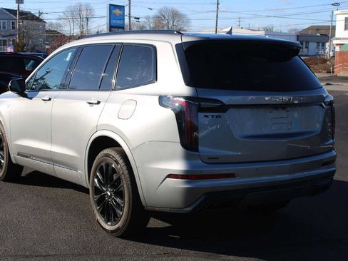 Used 2024 Cadillac XT6 Sport w/ LPO, ONYX Package image 4