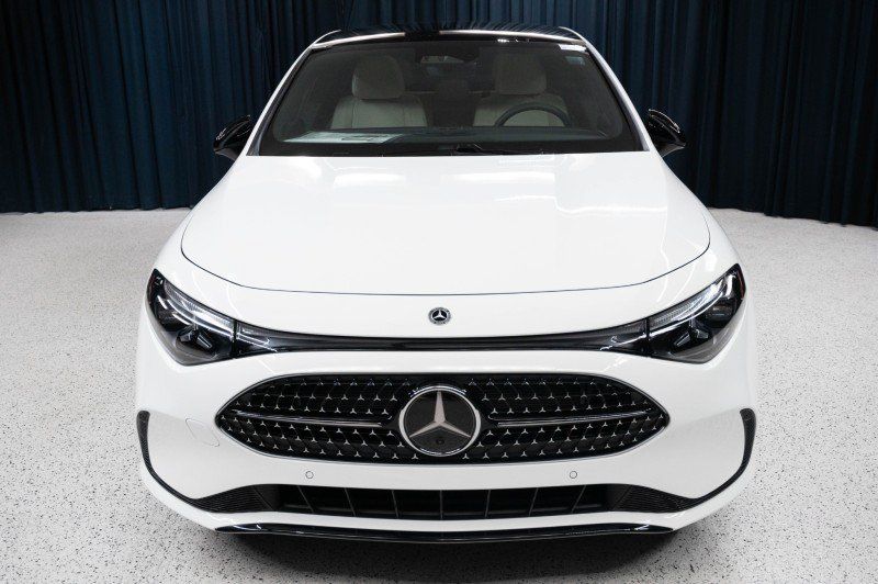 New 2027 Mercedes-Benz CLA 220 image 2