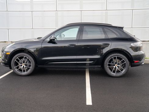 Used 2025 Porsche Macan image 2