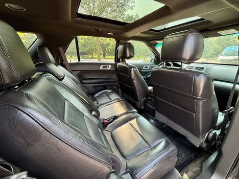 Used 2015 Ford Explorer XLT w/ Equipment Group 202B FWD image 14