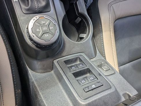 Used 2023 Ford Bronco Wildtrak image 16