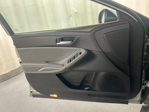 Used 2021 Toyota Avalon XLE image 24