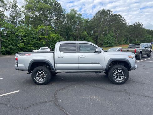 Used 2021 Toyota Tacoma TRD Off-Road w/ Technology Package AWD/4WD image 21