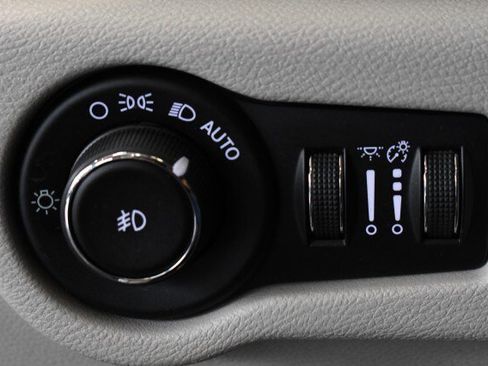 Used 2017 Chrysler Pacifica Touring Plus FWD image 25