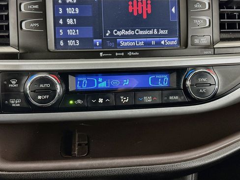 Used 2018 Toyota Highlander XLE FWD image 22