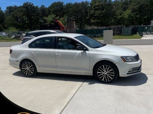 Used 2016 Volkswagen Jetta Sport w/ Lighting Package FWD image 7