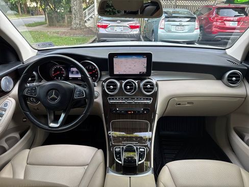 Used 2017 Mercedes-Benz GLC 300 4MATIC w/ Premium 2 Package image 20