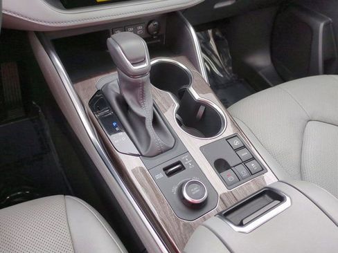 Used 2025 Toyota Highlander Platinum image 15