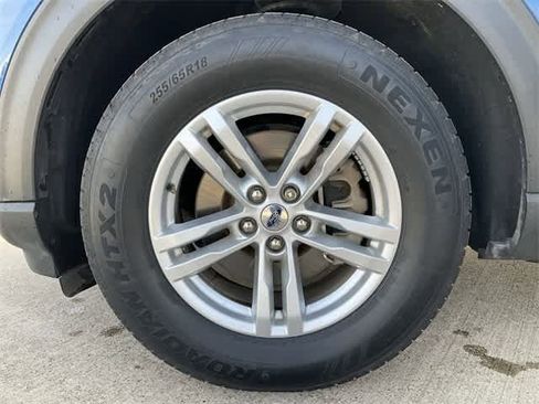 Used 2020 Ford Explorer XLT image 12