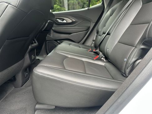 Used 2024 GMC Terrain SLT image 27