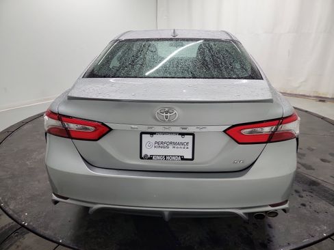 Used 2019 Toyota Camry SE w/ Carpet Mat Package image 8