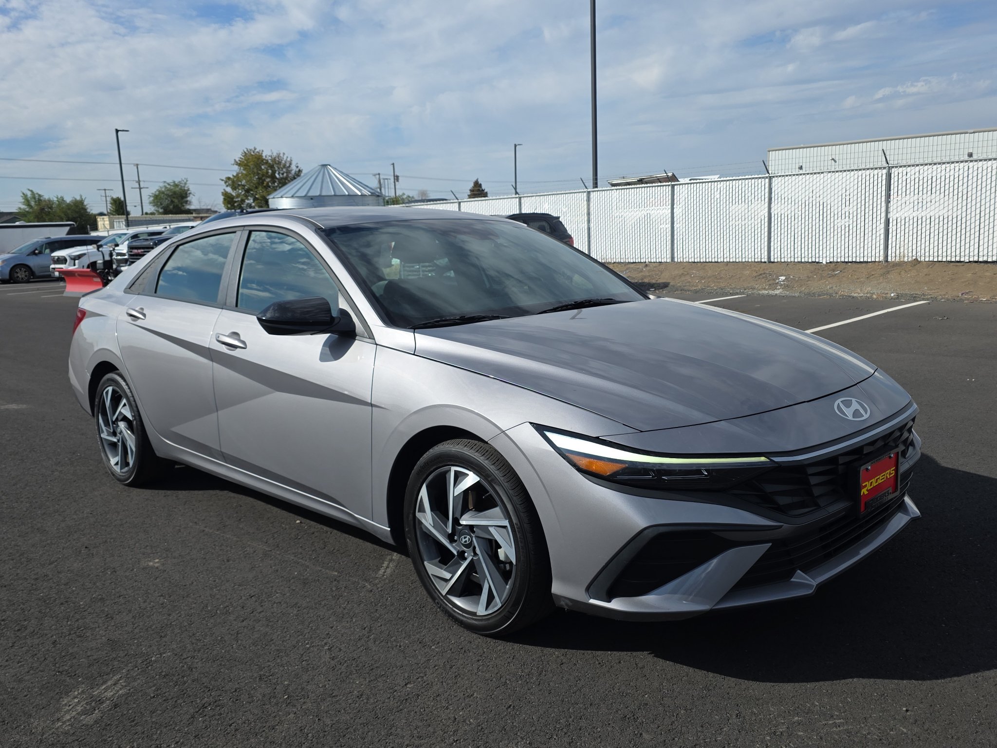 Used 2025 Hyundai Elantra Sport FWD image 1