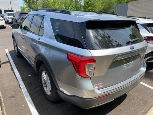 Used 2021 Ford Explorer XLT w/ Equipment Group 202A image 5